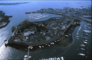 vue de ciel de la ville Close Concarneau